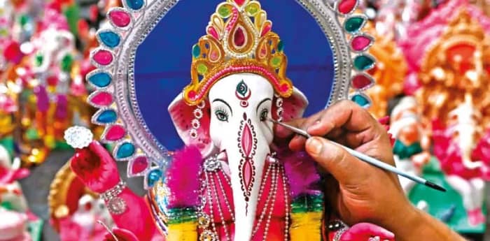 আজ অশুভকে মুছে ফেলে নতুন করে পথ চলার ‘শপথ’ আপামর বাঙালির