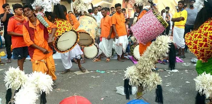 ভোটের প্রচারে মোটা টাকা বরাত, মুখে হাসি আউশগ্রামের ঢাকিদের