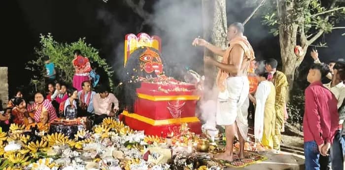 নববর্ষে কলিগ্রামে মা বটতলাবাসিনী, গম্ভীরা থানের পুজো শতাব্দী প্রাচীন