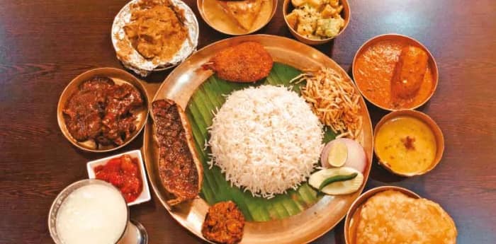 ইংলিশবাজারের হোটেল, রেস্তরাঁয় এলাহি আয়োজন