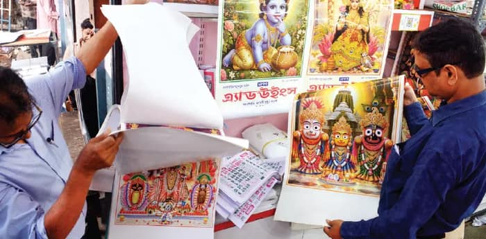 ক্যালেন্ডারের চাহিদা তুঙ্গে, নববর্ষের বাজার ঘিরে খুশি ব্যবসায়ীরা