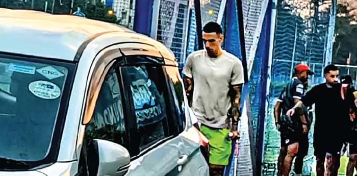 ক্রাচ হাতে অনুশীলনে আলবার্তো রডরিগেজ, ছিটকে গেলেন নাওরেম মহেশ