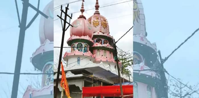 পাগলারহাট কালীমন্দিরে পুজো দিয়ে দিন শুরু করেন এলাকার বাসিন্দারা