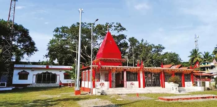 নববর্ষের সন্ধ্যায় প্রাচীন বাঁশ কালীবাড়ি মন্দিরে ভক্তের ঢল