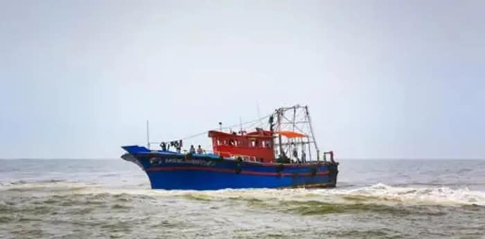 ২ মাস মাছ ধরায় নিষেধাজ্ঞা, ফিরল ট্রলার