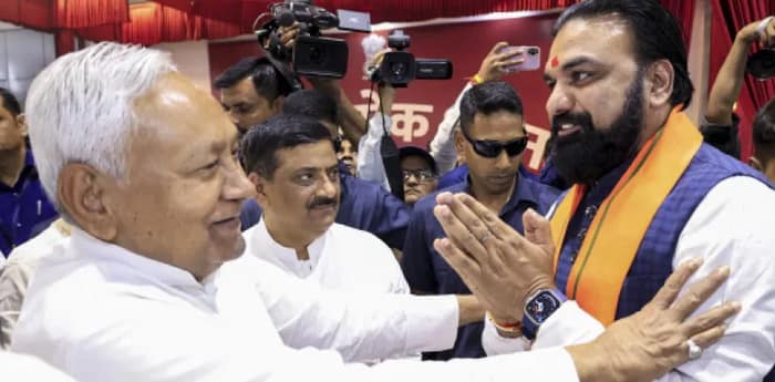 বিহারে মুখ্যমন্ত্রী পদে শপথ সম্রাটের, শিক্ষাগত যোগ্যতা নিয়ে প্রবল বিতর্ক