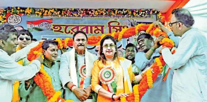 মোদির ডেলি প্যাসেঞ্জারি বৃথা যাবে, প্রত্যয়ী শতাব্দী