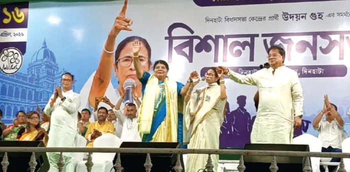 তৃণমূলের ঝান্ডা হাতে নিয়ে সহস্র লোকের মিছিল