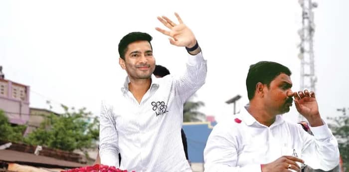 অভিষেকের রোড শোয়ে জনজোয়ার