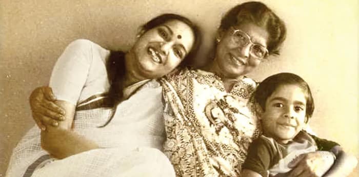 মম, ছোটোরা সিঁদুর পরে না