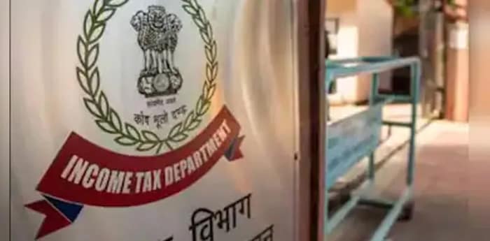 সস্তার গেরুয়া ছকে ফের সক্রিয় এজেন্সি, ভোটের মুখে দেবাশিস কুমারের বাড়ি, তৃণমূলের পার্টি অফিসেও আয়কর হানা