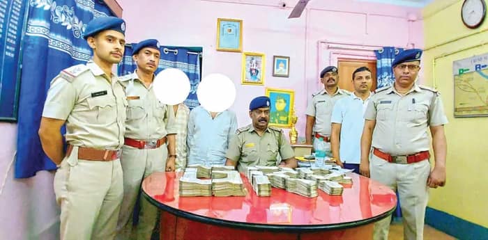দুর্গাপুরে বিপুল পরিমাণ নগদ উদ্ধার, রহস্যময় ‘দাদা’কে ঘিরে চাপানউতোর