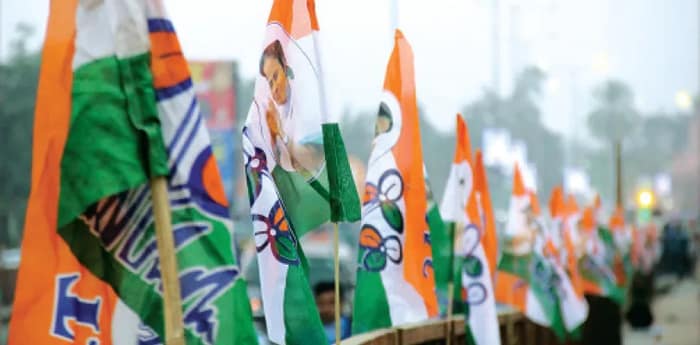 চা বাগানের শ্রমিকদের ভাষায় কথা বলছেন তৃণমূল প্রার্থী