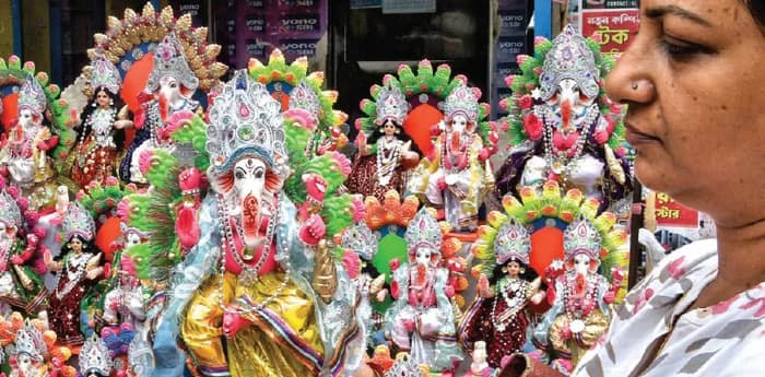 অক্ষয় তৃতীয়া থেকেই ব্যস্ততা বাড়ল কৃষ্ণনগরের মৃৎশিল্পালয়ে, শুরু হল দুর্গাপ্রতিমা নির্মাণের কাজ