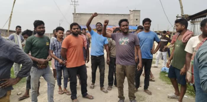 ময়নাগুড়ি: লাইসেন্স নেই হিমঘরের, আলুর বস্তা নিয়ে এসে বিপাকে কৃষকরা, বিক্ষোভ