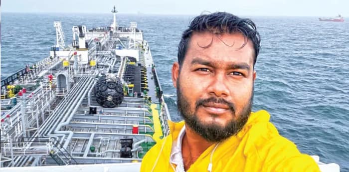 হরমুজ প্রণালীতে জাহাজে আটকে খানাকুলের ছেলে, চিন্তায় পরিবার