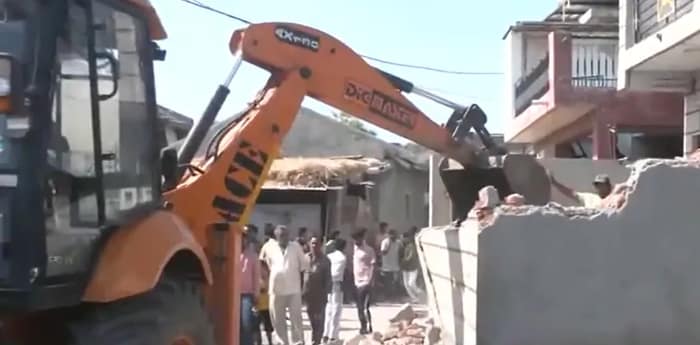 আমেদাবাদের ধান্ধুকায় জবরদখল উচ্ছেদ অভিযানে প্রশাসন