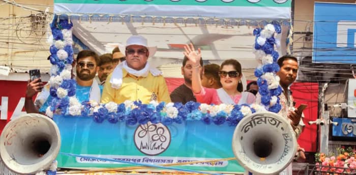 বহরমপুর আসনে ত্রিমুখী লড়াই ভোট কাটাকাটির অঙ্কে এগিয়ে তৃণমূল