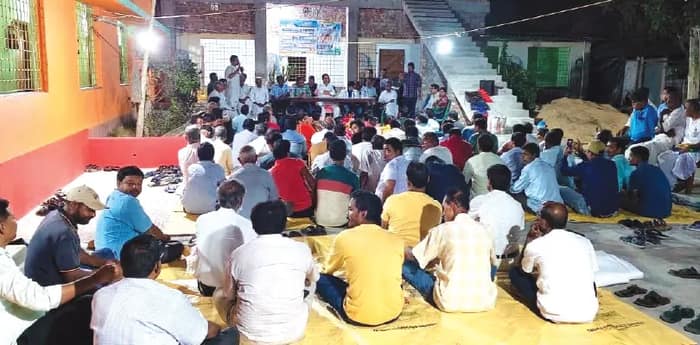 পাড়া বৈঠকেই জোর তৃণমূলের, বিরোধীদের পছন্দ সভা-মিছিল