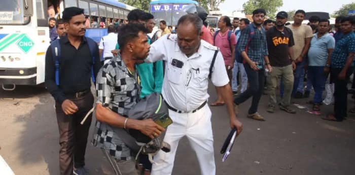 প্রথম দফা ভোটের আগের দিন হাওড়া বাসস্ট্যান্ডে উপচে পড়া ভিড়