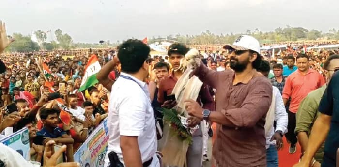 দেবের র‍্যালি ঘিরে প্রবল উন্মাদনা, কাকদ্বীপের রাস্তায় কার্যত জনপ্লাবন