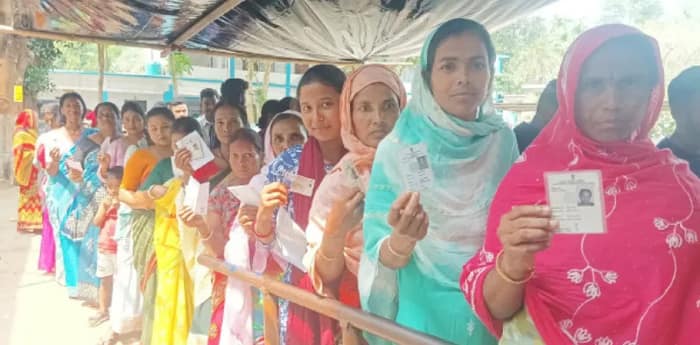 এসআইআর হয়রানির যোগ্য জবাব দিয়েছি ইভিএমে, ভোট দিয়ে বললেন সংখ্যালঘুরা