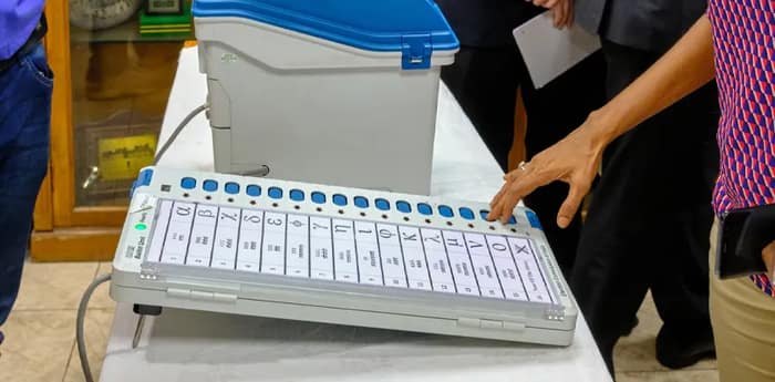 তৃণমূলের ভোট পড়ছে বিজেপিতে, বড়ঞায় পালটে ফেলা হল ইভিএম