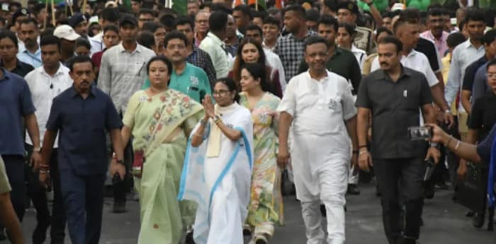 চেতলা, আলিপুরে মমতার পদযাত্রা জনপ্লাবনে ভাসলেন নেত্রী