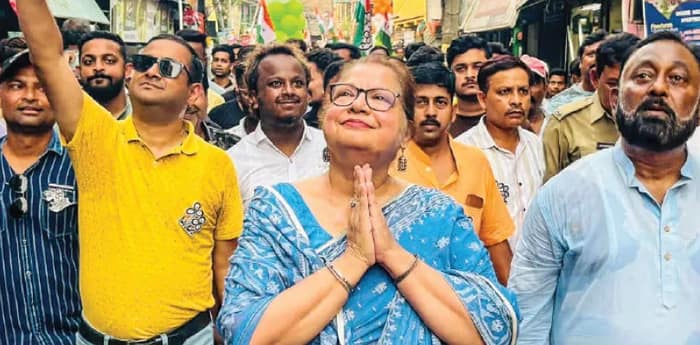 বাবার আদর্শ সামনে রেখে হাওড়া দক্ষিণের ভোটারদের মন জিতছেন তৃণমূলের নন্দিতা