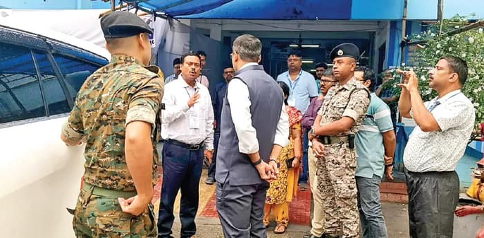 বারবার বন্ধ স্ট্রং রুমের ক্যামেরা! বাড়ছে রহস্য, হিপ্পির পর সরব পার্থ  কারচুপি? শুরু তরজা