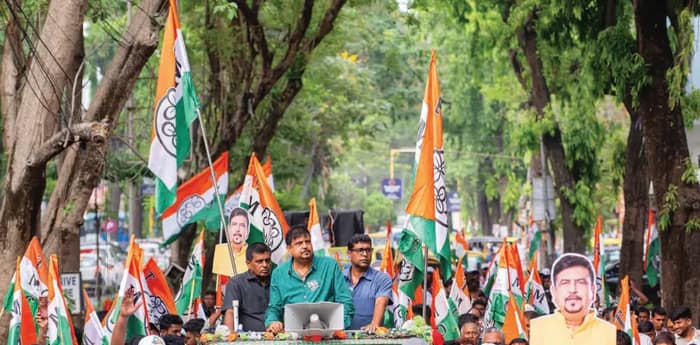 সল্টলেকে সুজিত বসুর শেষ নির্বাচনি প্রচারে উঠল ঝড়, রাস্তাজুড়ে জনসুনামি