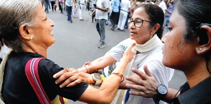 জনস্রোতের আশীর্বাদ মাথায় নিয়েই পদযাত্রায় প্রচার শেষ ঘরের মেয়ের