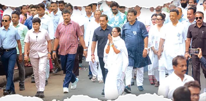 ট্রেন্ডসেটার মমতা জনসংযোগ হোক বা স্বাস্থ্যরক্ষা,  তুরুপের তাস হাঁটা