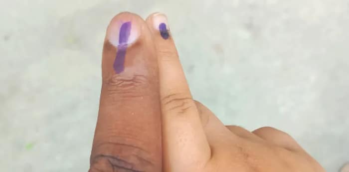 ছোট্ট হাতের আঙুলে কালি,  ‘মা আমিও ভোট দিয়েছি’