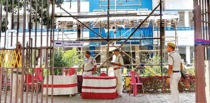 দিনভর হিসাব, প্রার্থীরা স্ট্রং রুম ঘুরে দেখলেন, কেউ থাকলেন স্ক্রুটিনিতে