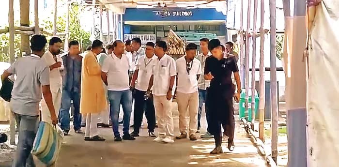 কড়া নিরাপত্তায় স্ট্রংরুমে এখন বন্দি জনতার রায়, প্রার্থীদের নিয়ে বৈঠক সেরেছেন অবজার্ভাররা