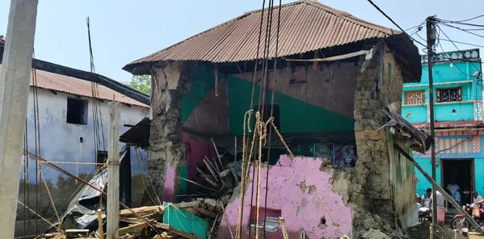 বৃষ্টিতে মাটির বাড়ি ধসে কলেজ ছাত্রীর মৃত্যু, আহত পরিবারের চার জন