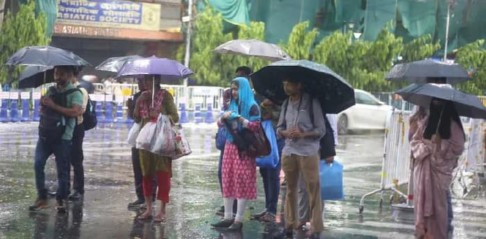 গণনার দিন রাজ্যে ঝড়বৃষ্টির ‘কমলা সতর্কতা’ হাওয়ার গতিবেগ হতে পারে ঘণ্টায় ৫০-৬০ কিমি
