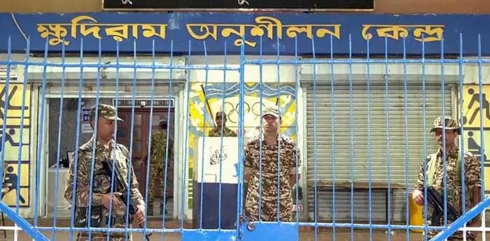 ভোট আর ফলের মাঝে টেনশন বাড়িয়েছে ইভিএম, পাহারায় প্রার্থীরা
