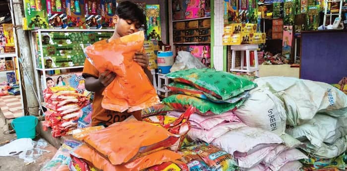 মোথাবাড়ি, সুজাপুরে সবুজ আবিরের চাহিদা তুঙ্গে, মজুত তৃণমূল-কংগ্রেসের