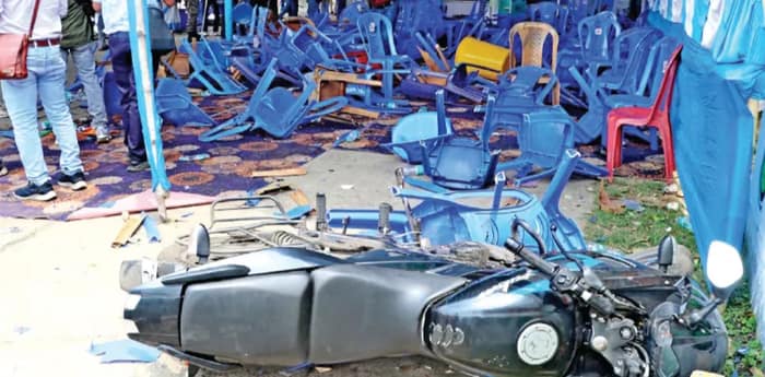 বিজেপির জয়ের আভাস মিলতেই শিল্পাঞ্চলে হিংসা, তৃণমূলের কার্যালয়ে ভাঙচুর ও আগুন