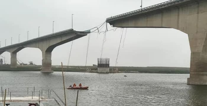 বিহারের ভাগলপুরে ভেঙে পড়ল সেতু