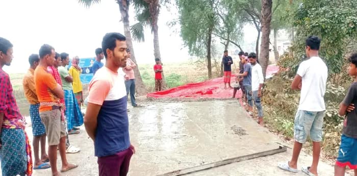 আশি বছর পর পাকা রাস্তা করেও লাভ পেল না তৃণমূল