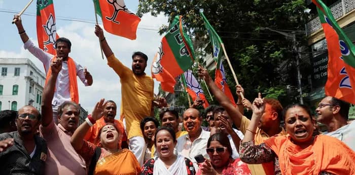 কলকাতা পুরসভার শতাধিক ওয়ার্ডে গেরুয়া ঝড়