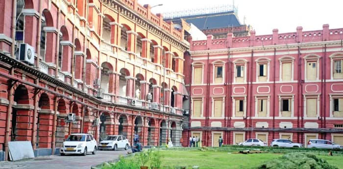 ভোল বদলাচ্ছে রাইটার্সের, ব্যবসা ফেরার আশায় হকার, স্টল মালিকরা