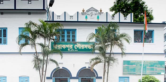 পরিষেবা শিকেয়, আসছেনই  না চেয়ারম্যান-কাউন্সিলাররা, বারাকপুরের একাধিক পুরসভায় অব্যবস্থা