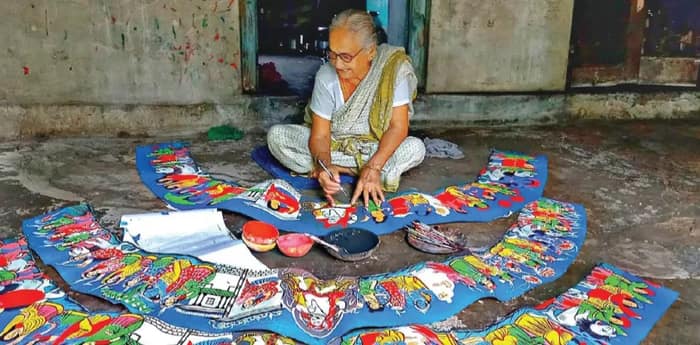 অবলুপ্তির প্রহর গুনছে পটচিত্র শিল্প নতুন সরকারের কাছে সহযোগিতার আর্জি
