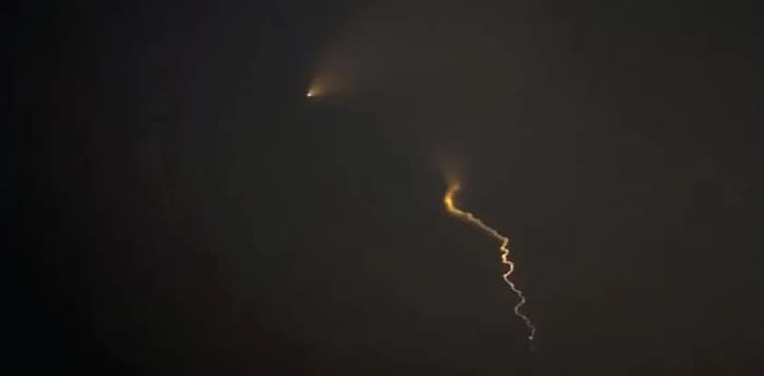 সন্ধের আকাশে রহস্যময় আলো