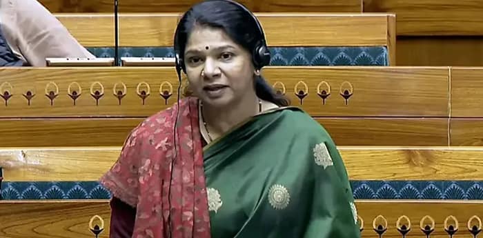 লোকসভায় আর কংগ্রেসের সঙ্গে বসতে নারাজ ডিএমকে, স্পিকারকে চিঠি কানিমোজি