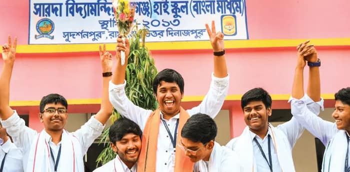 মাধ্যমিকে জেলার আধিপত্য, শীর্ষে রায়গঞ্জের অভিরূপ, প্রথম তিনে পাঁচজন